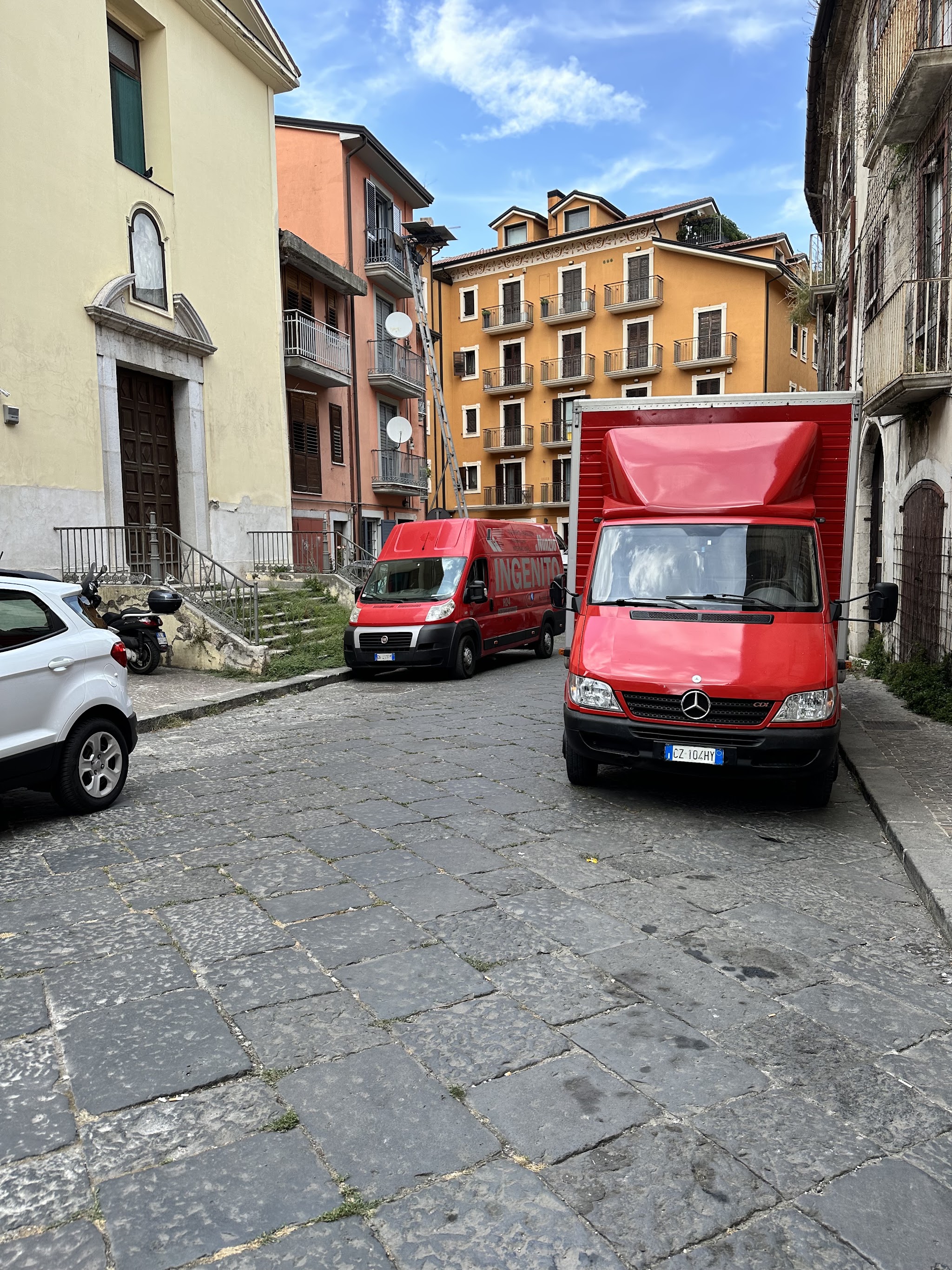 Mezzi Traslochi Ingenito in un quartiere di Avellino